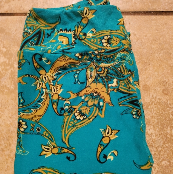 🔥LULAROE Super soft teal & gold paisley print leggings. 1size(sizes 2-10) - Picture 2 of 3